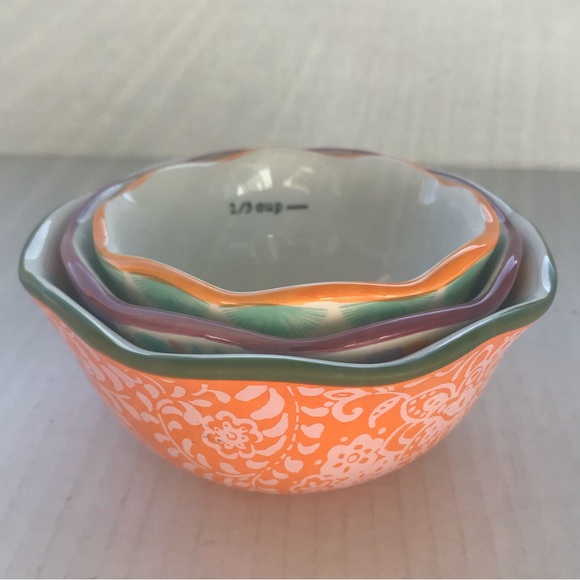 Set Of 3 Pioneer Woman “Flea Market”Scalloped Edge Measuring Cups - Picture 7 of 9